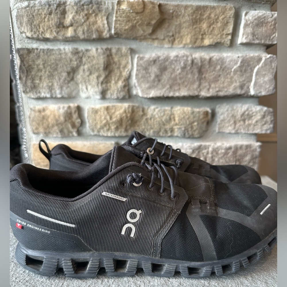 On Cloud 5 Waterproof All Black Size 10.5 men's
